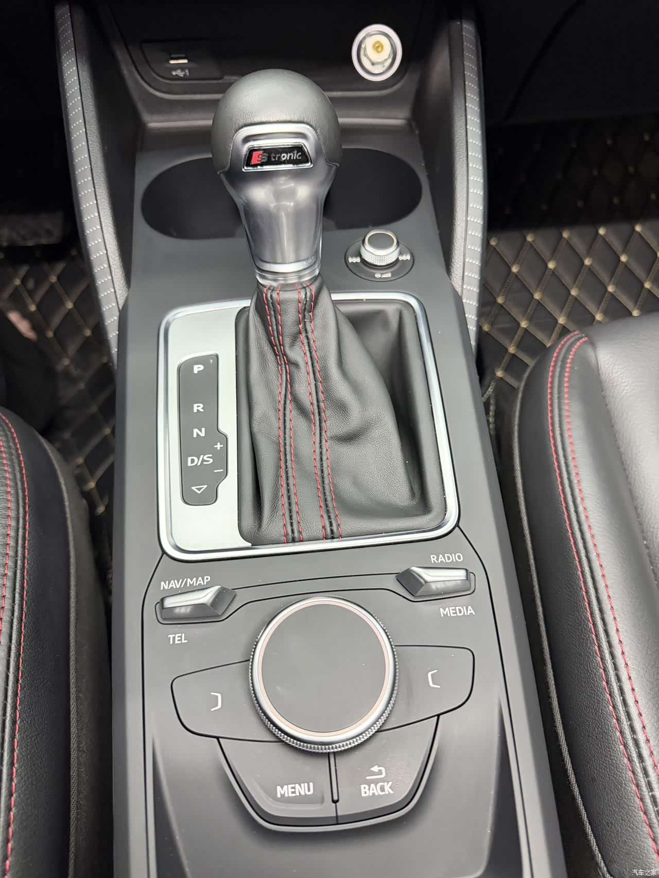 Audi Q2L, 2023 16