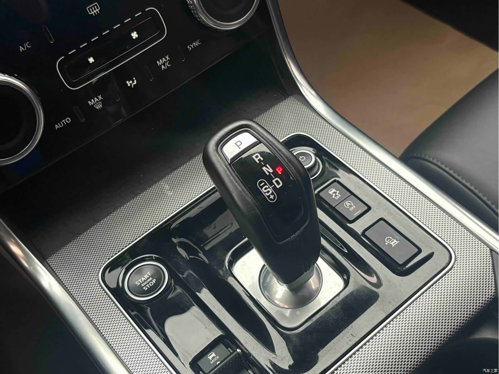 Land Rover XEL, 2020 15