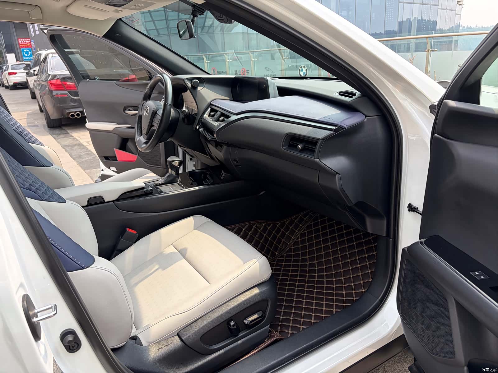 Lexus UX, 2022 14