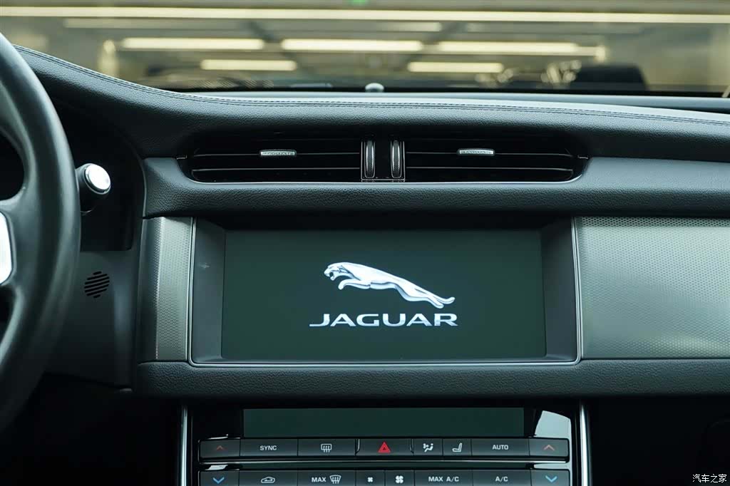 Land Rover P200, 2021 19