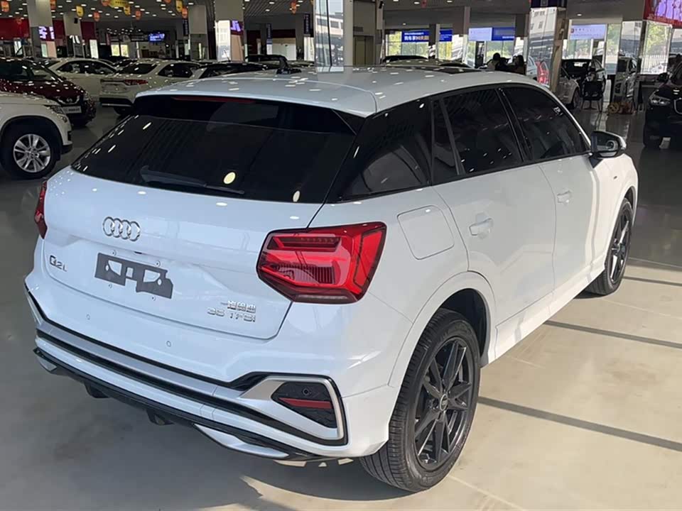 Audi Q2L Audi Q2L