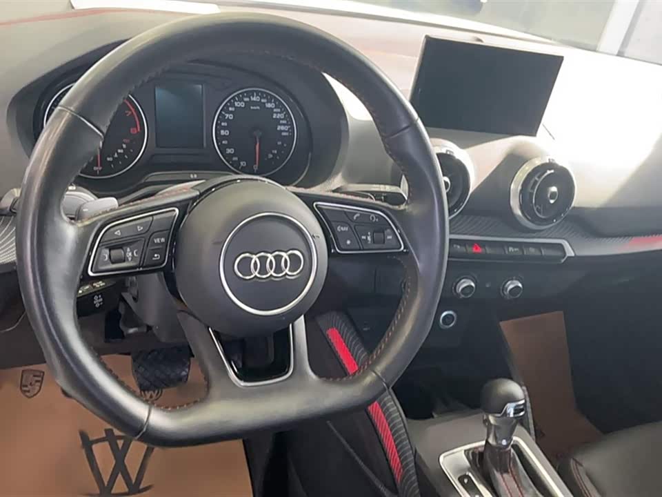 Audi Q2L Audi Q2L