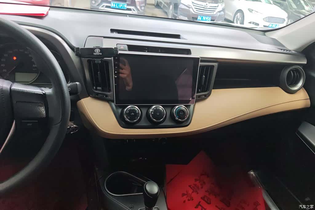 Toyota RAV4, 2017 13