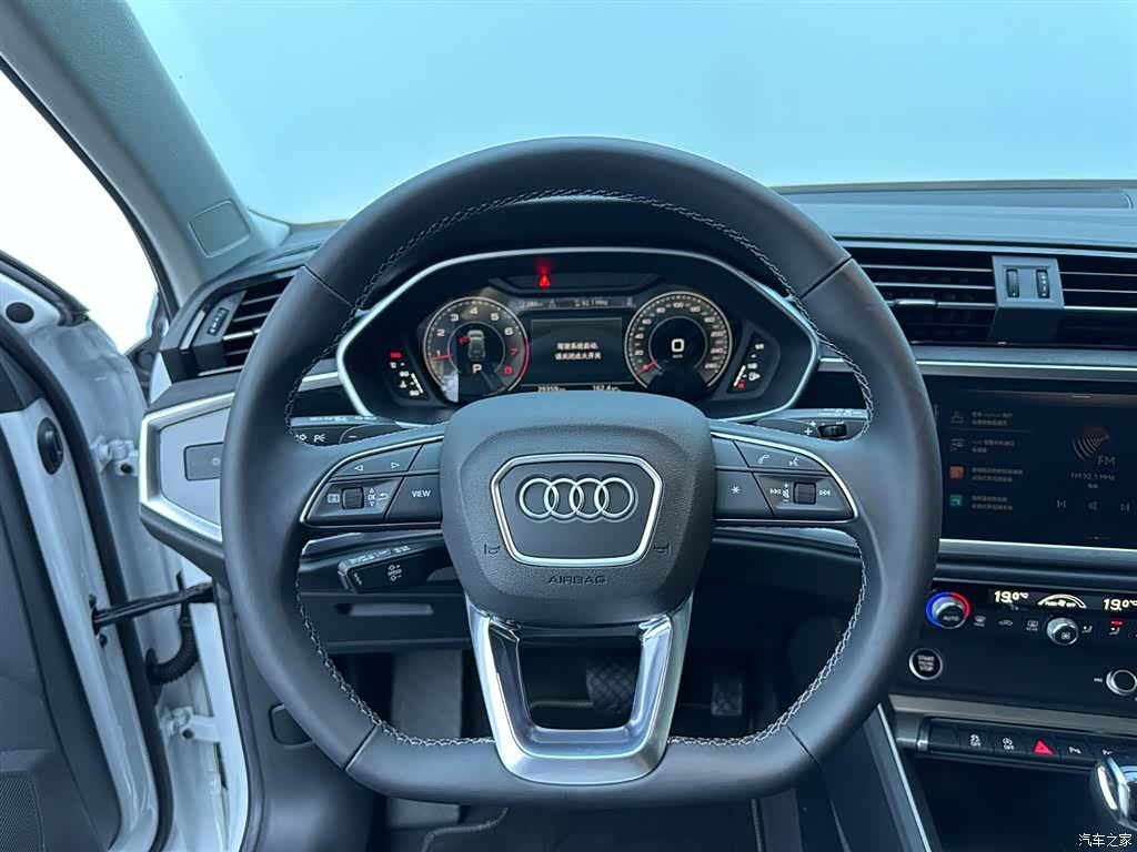 Audi Q3, 2022 9