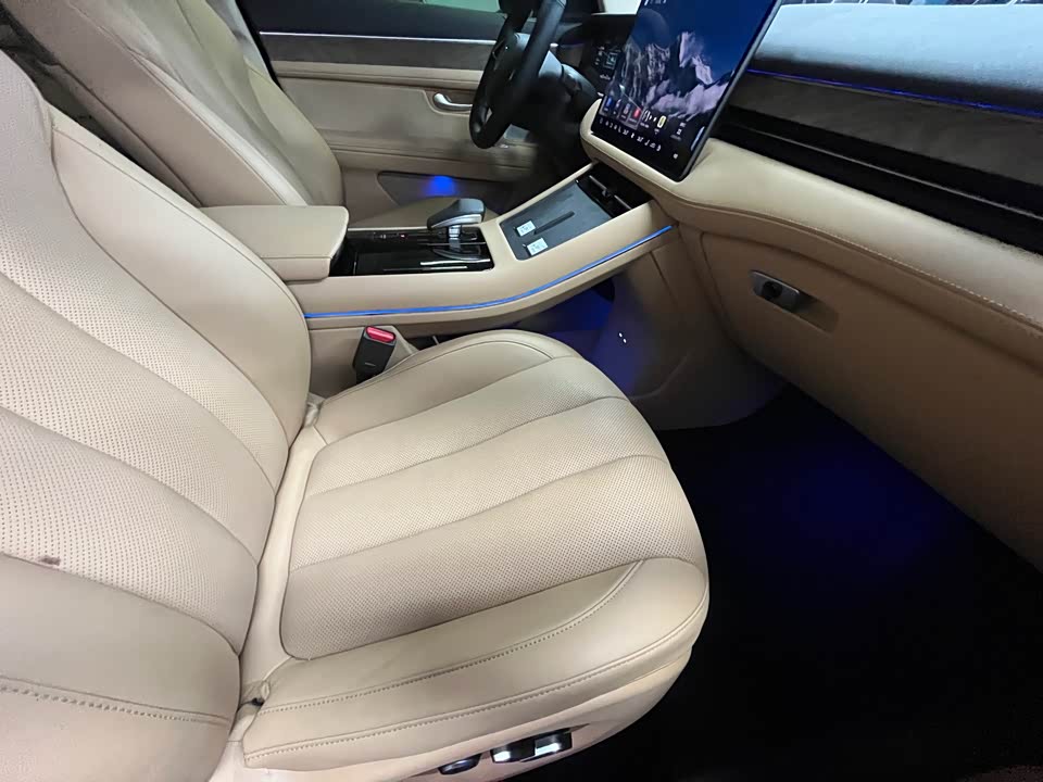 AITO Ask the world M7