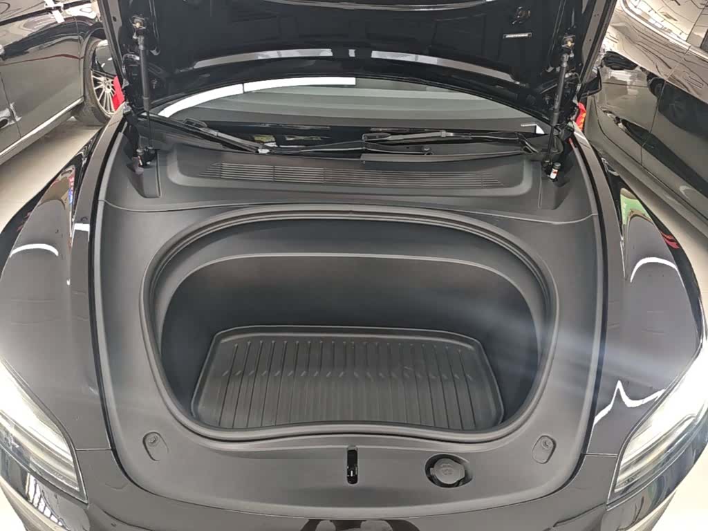 Tesla Model 3, 2025 16