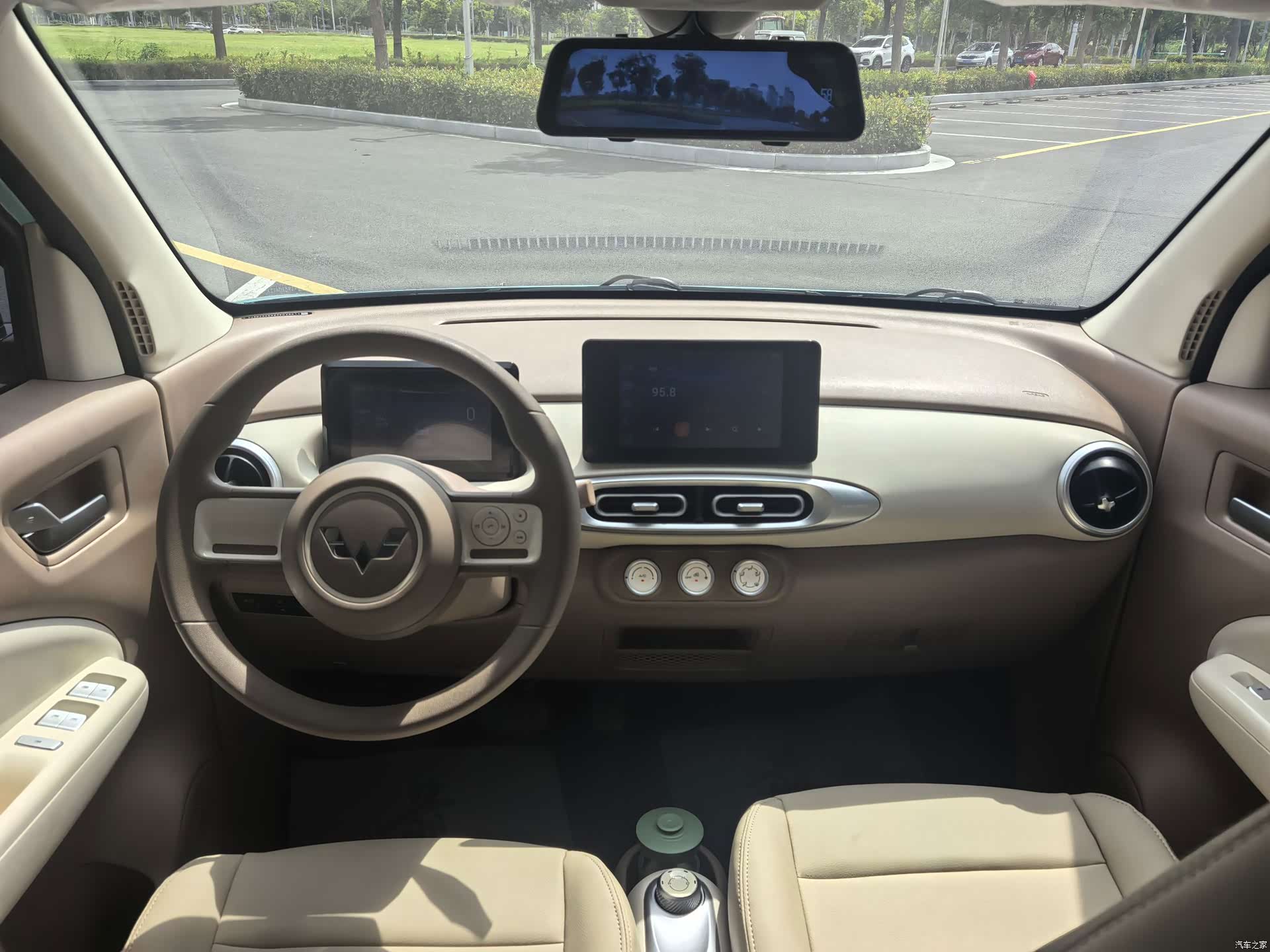 Wuling MINIEV, 2025 11