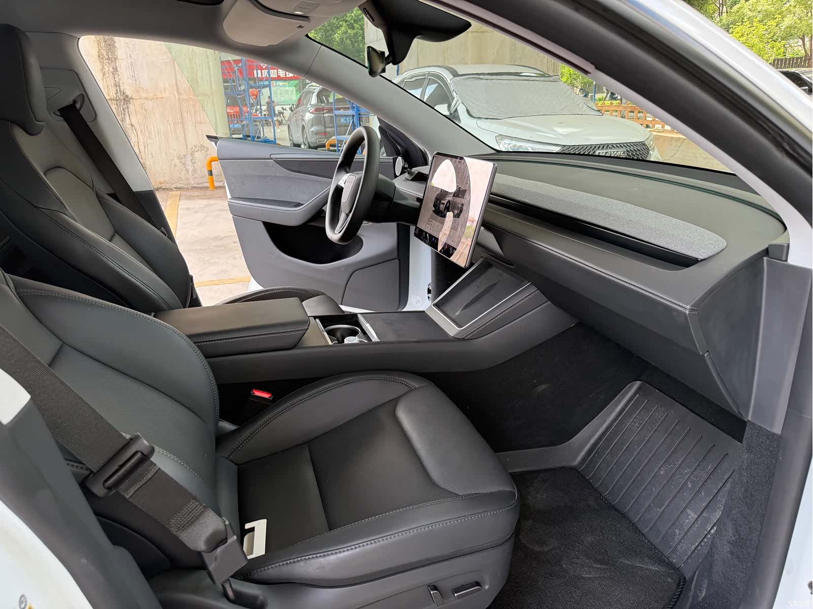 Tesla Model Y, 2025 9
