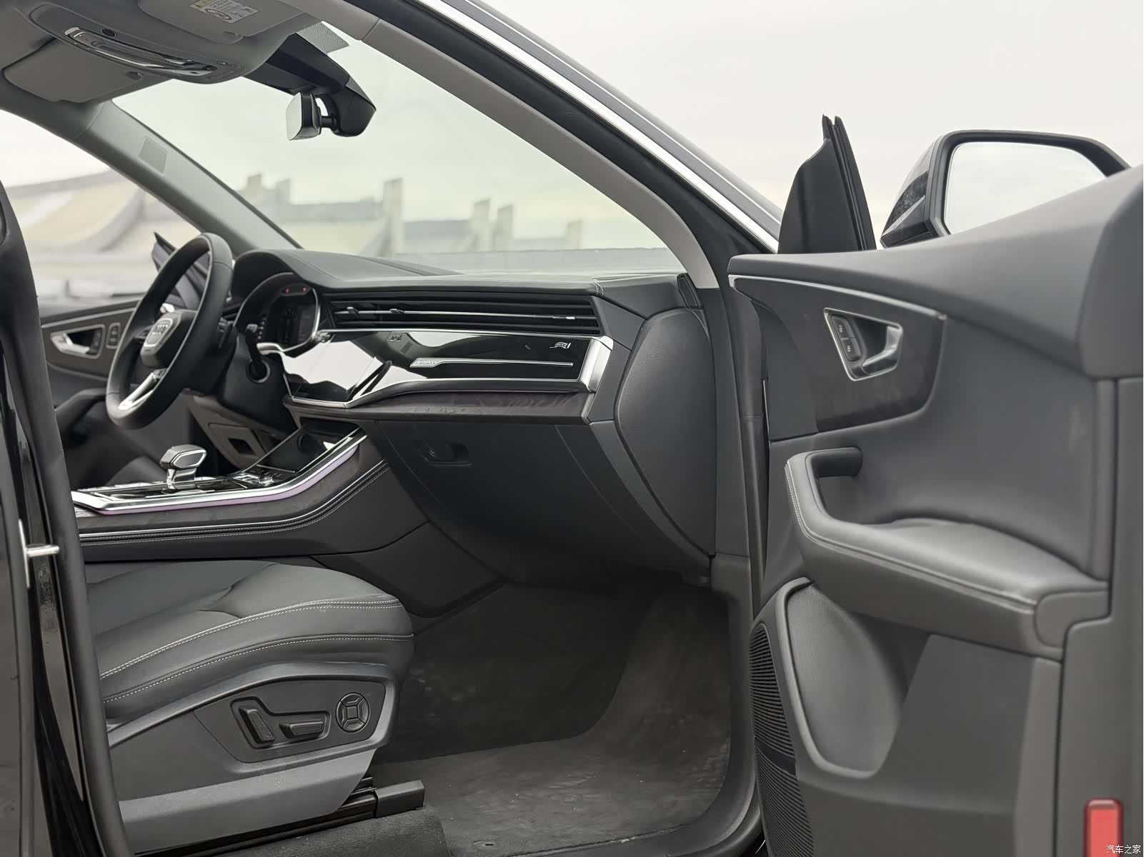 Audi Q8, 2025 6