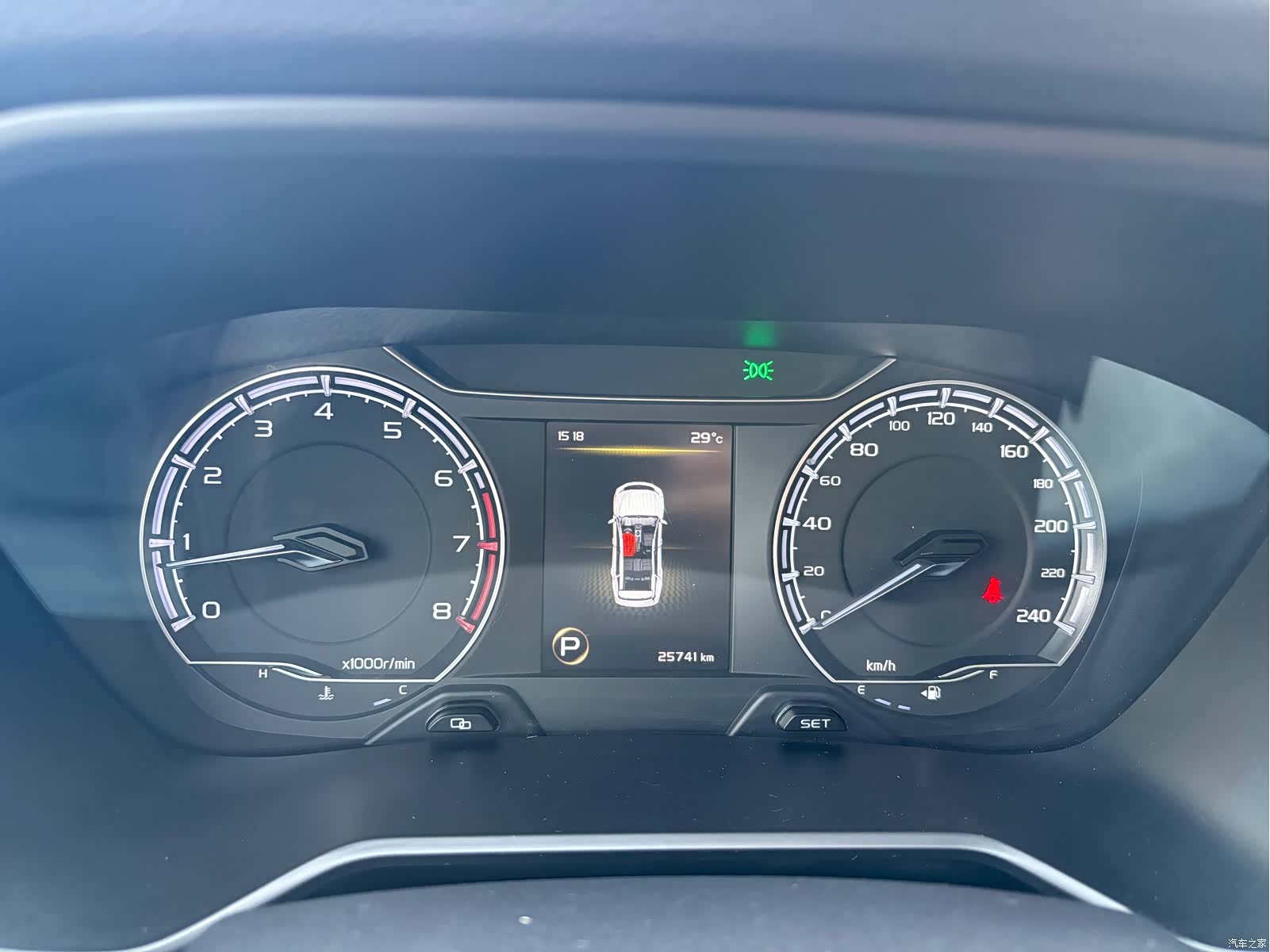 Geely X6, 2022 13