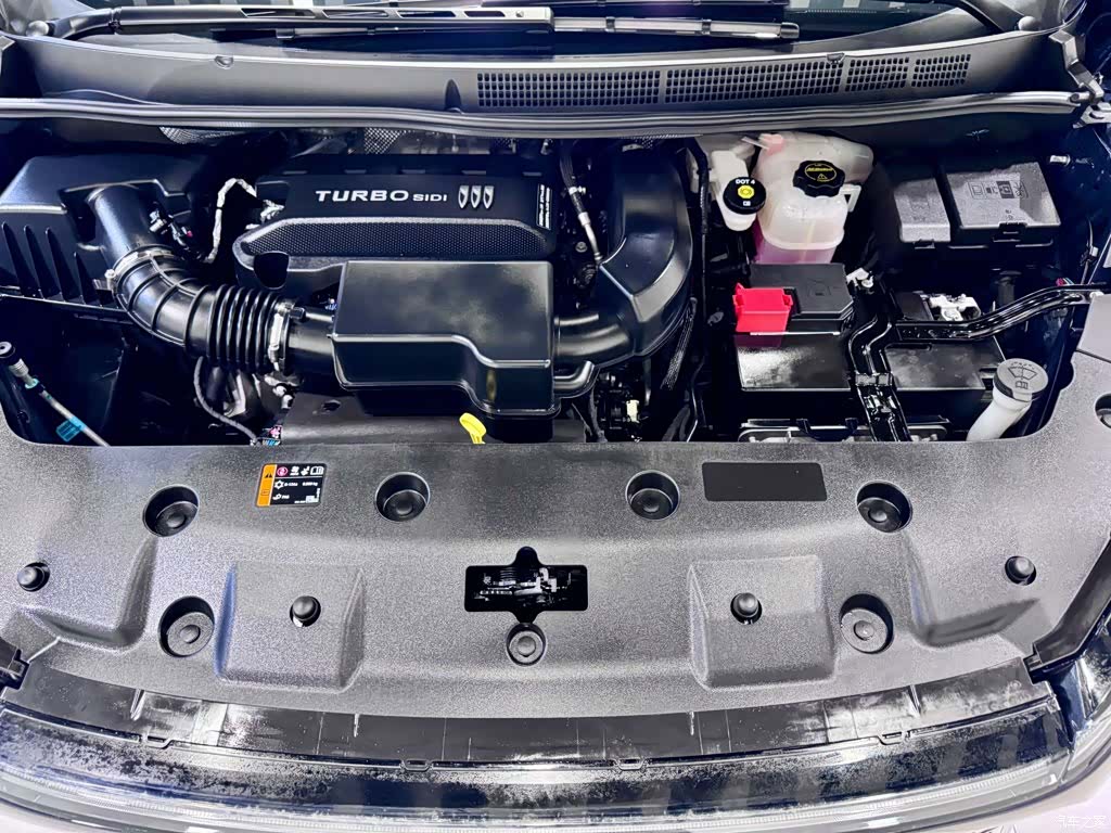 Buick GL8, 2025 10