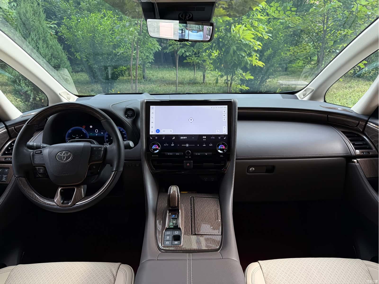 Toyota Alphard, 2024 12