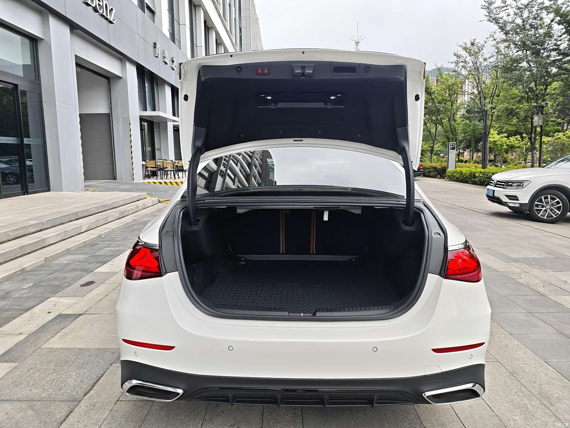 Mercedes-Benz E-Class, 2025 31