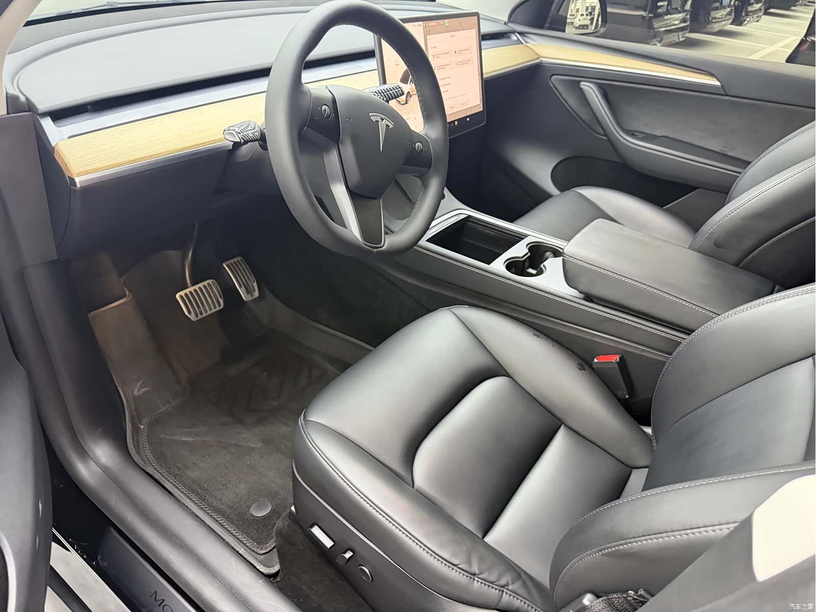 Tesla Model Y, 2023 4