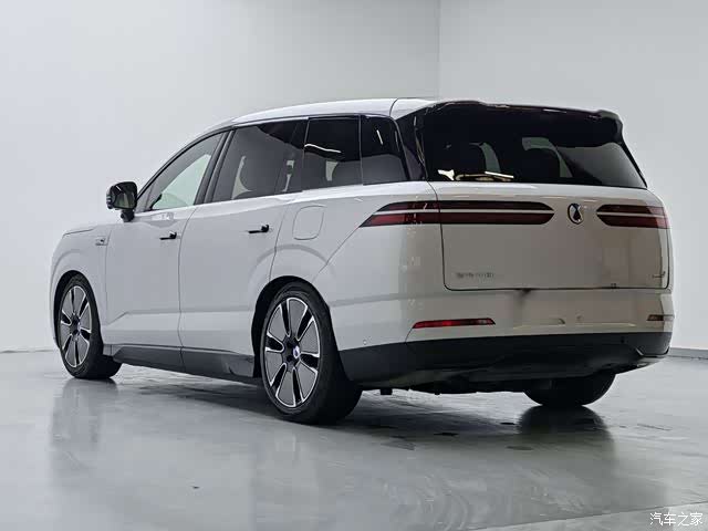 Denza N8, 2025 7