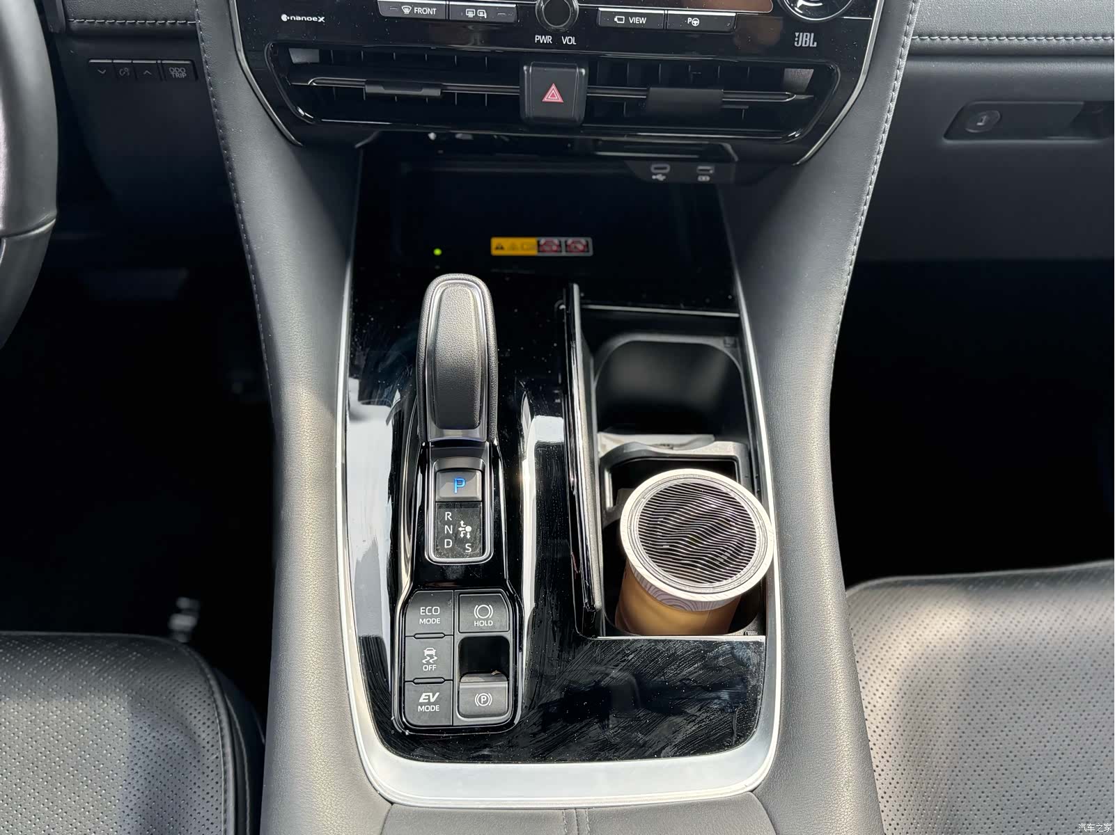 Toyota Vellfire, 2024 11