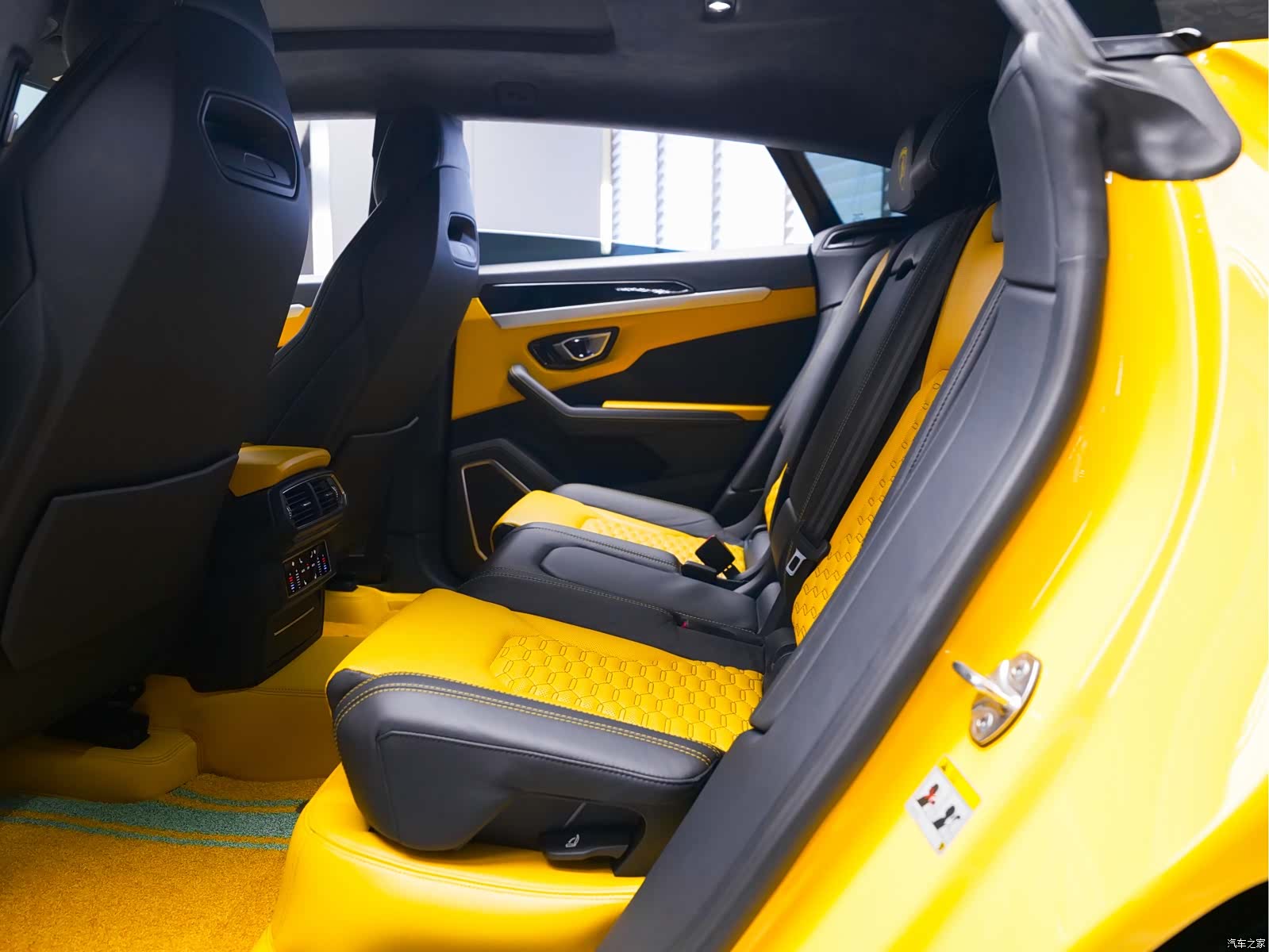 Lamborghini Urus, 2020 18