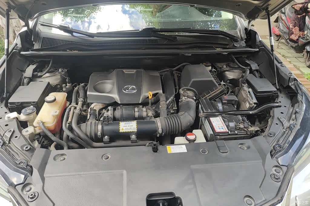 Lexus NX, 2015 10