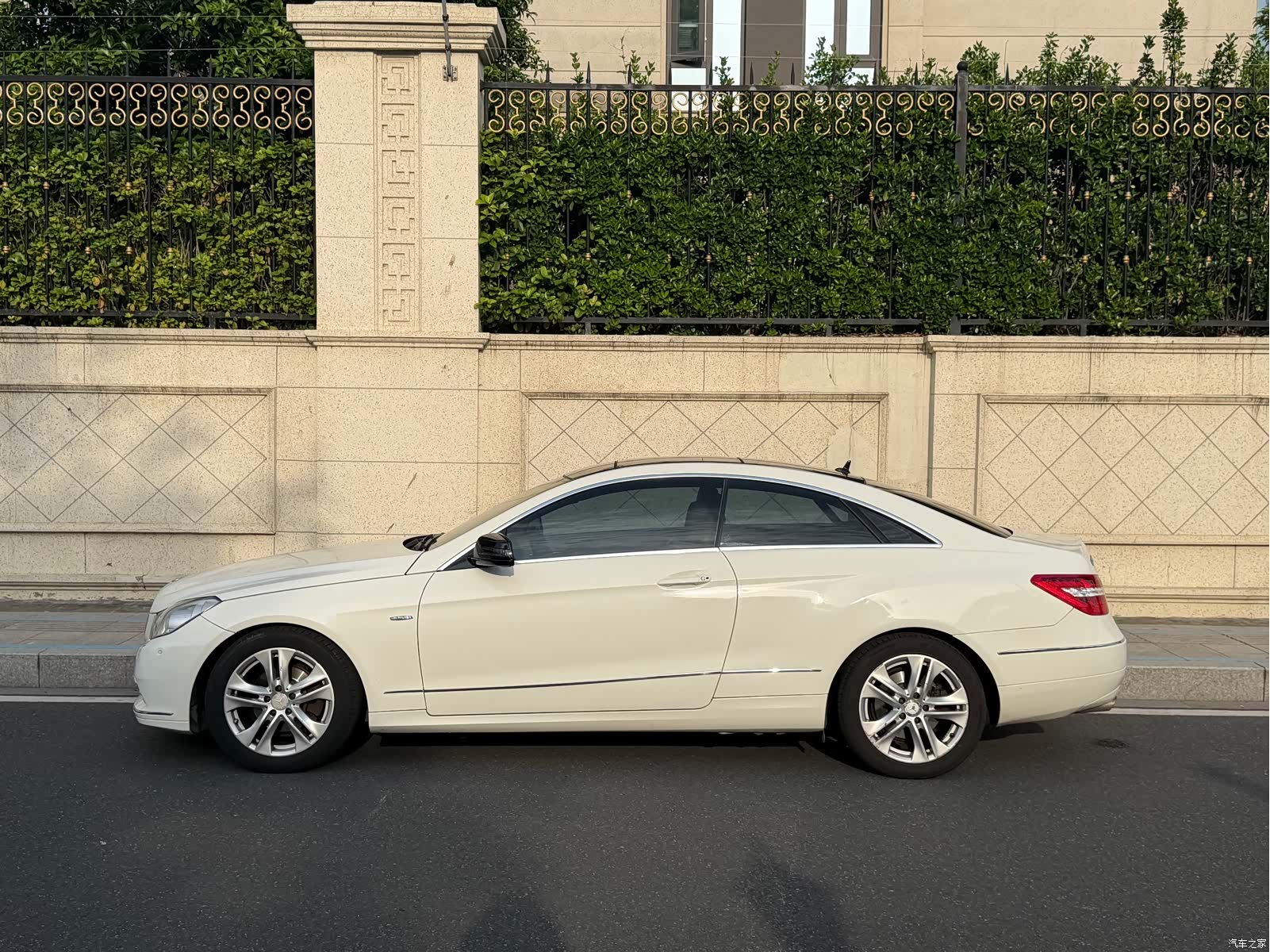 Mercedes-Benz E-Class, 2011 3