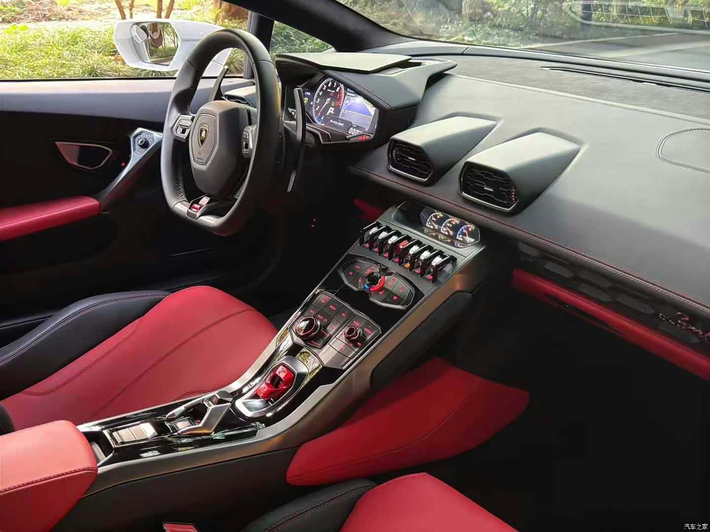 Lamborghini Huracán, 2014 все фото