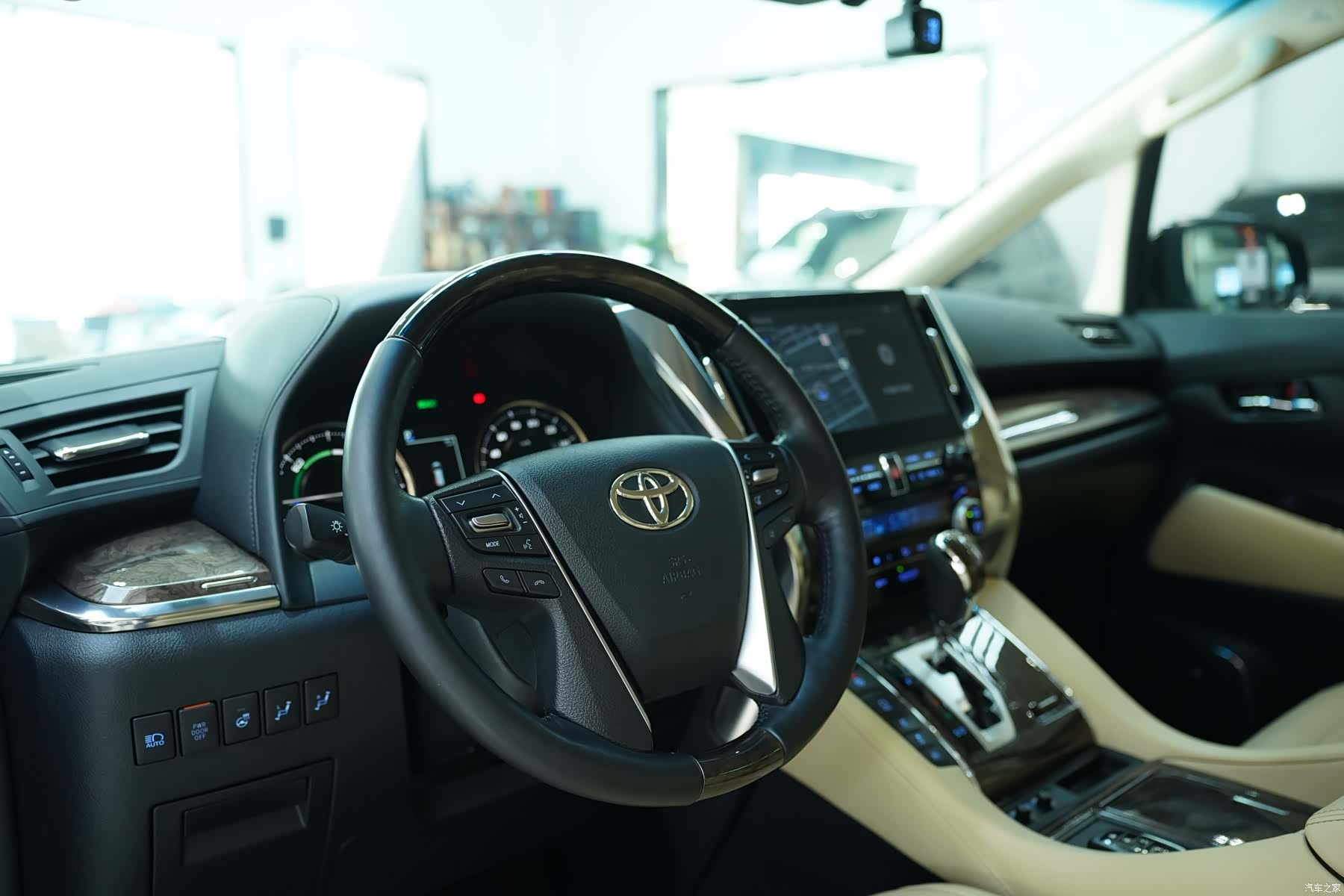 Toyota Alphard, 2022 7