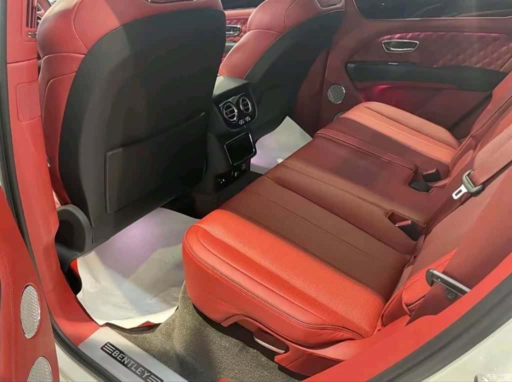 Bentley Bentayga, 2022 6