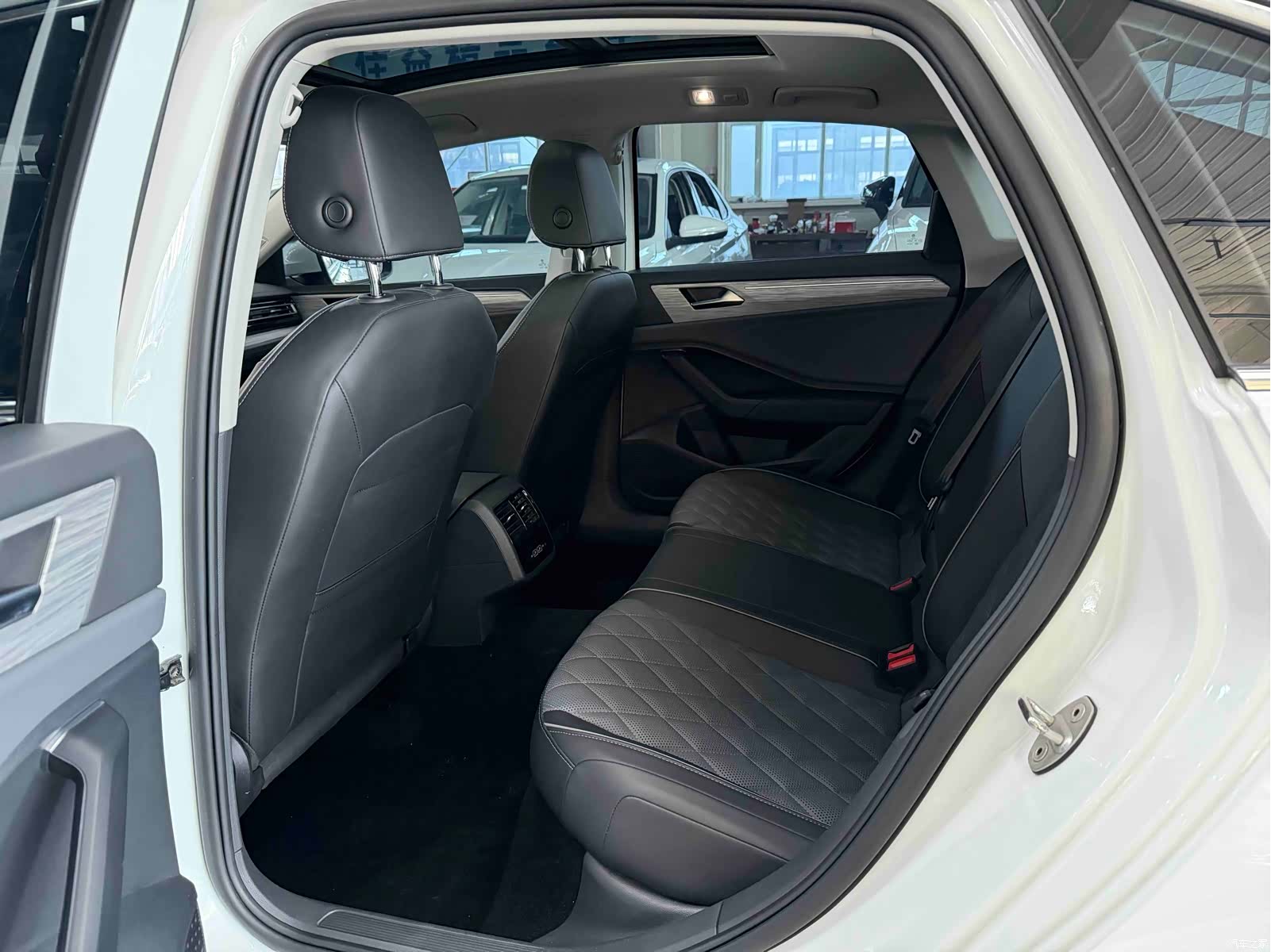 Volkswagen Sagitar, 2022 14