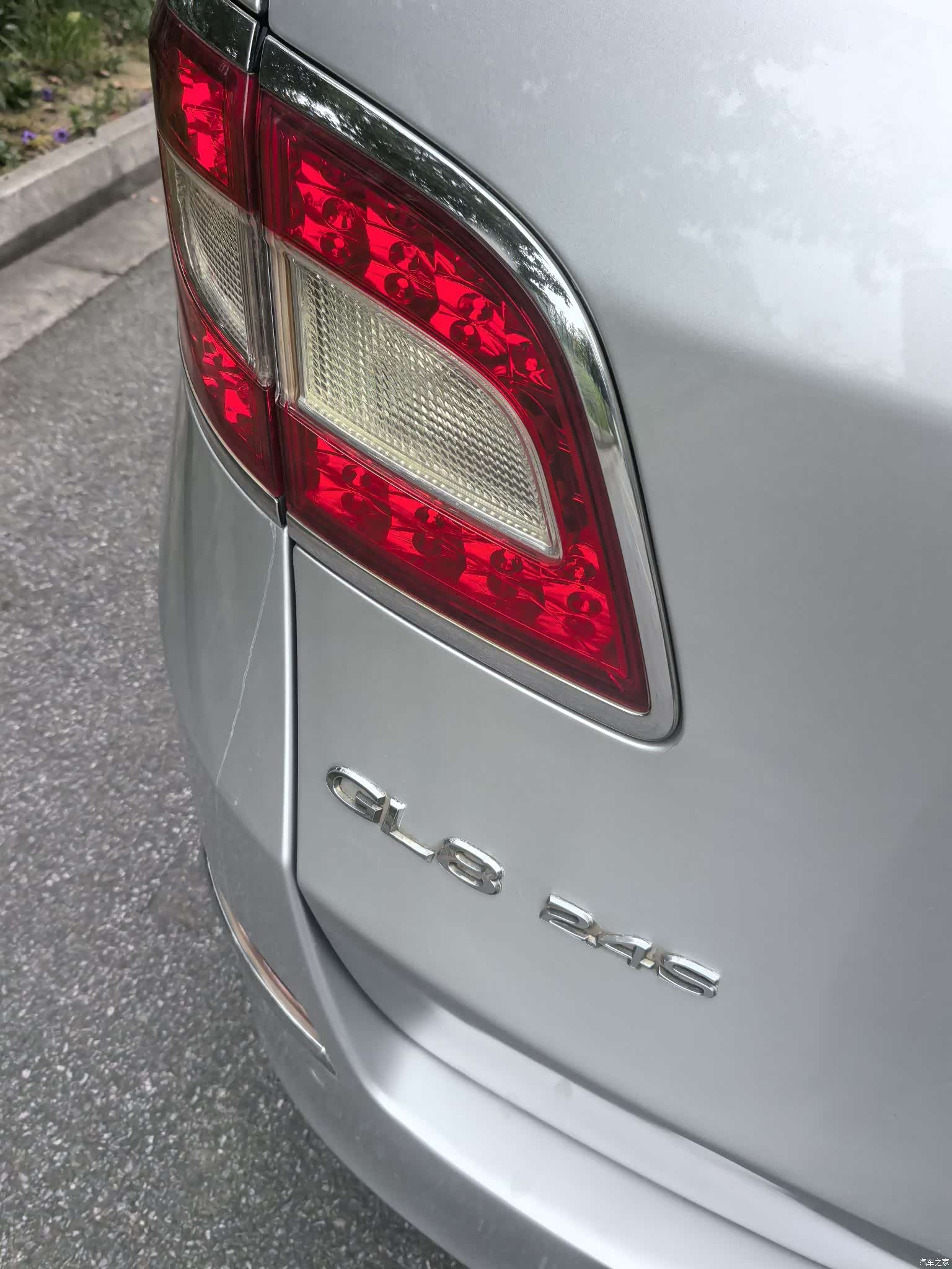 Buick GL8, 2011 12