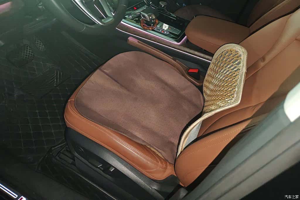 Audi Q7, 2022 9