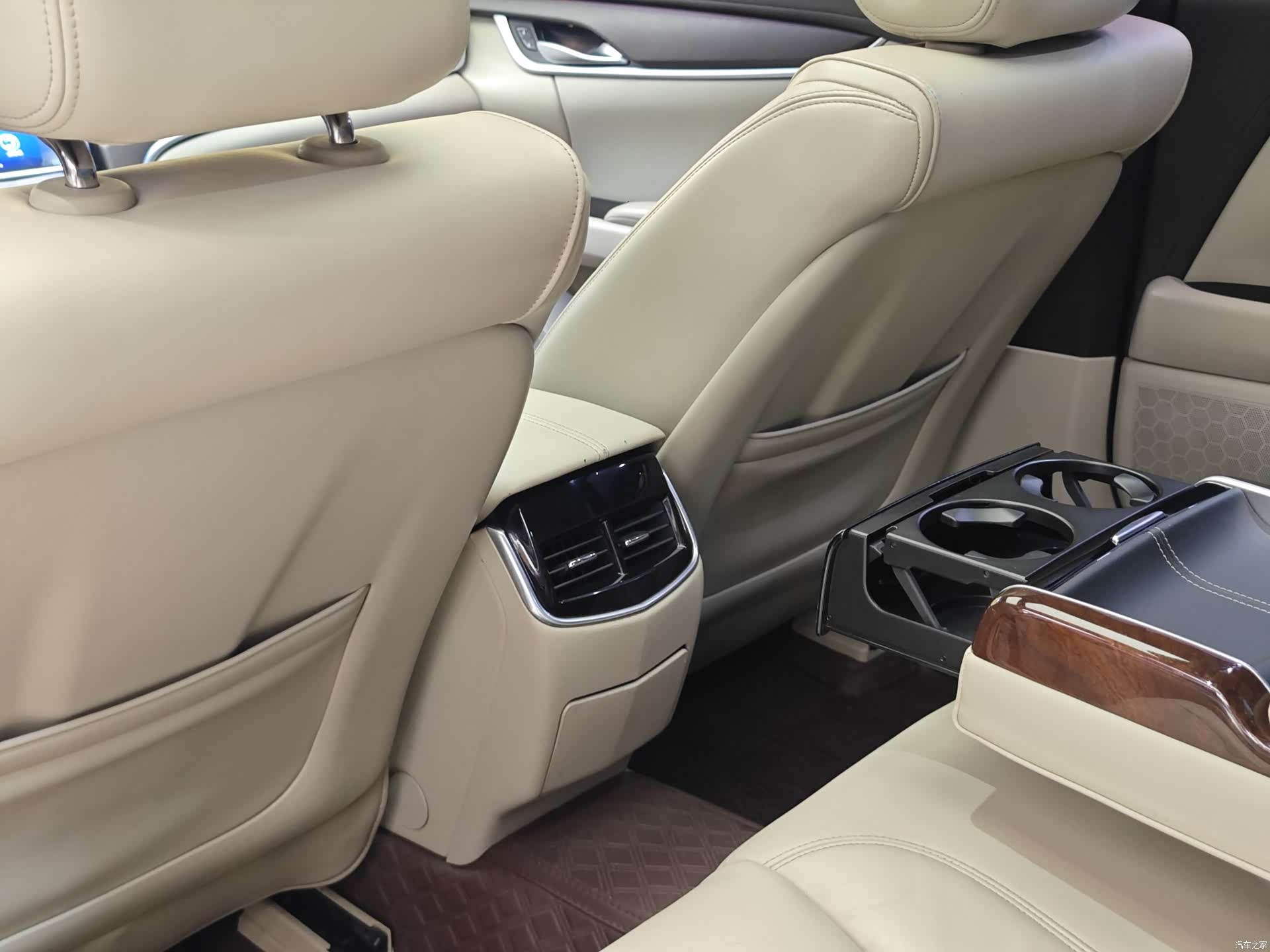 Cadillac XTS, 2015 25