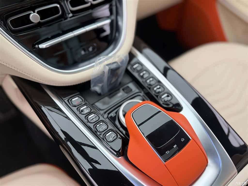 Aston Martin DBX, 2021 7