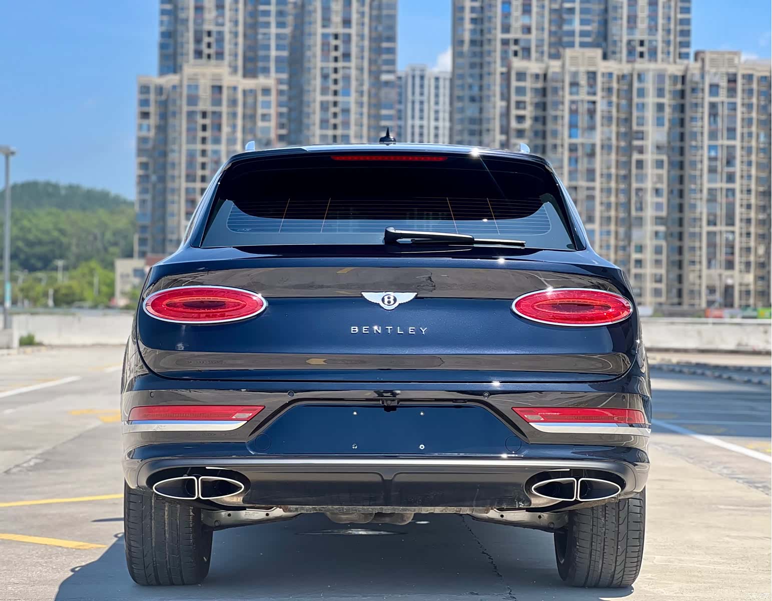 Bentley Bentayga, 2023 14