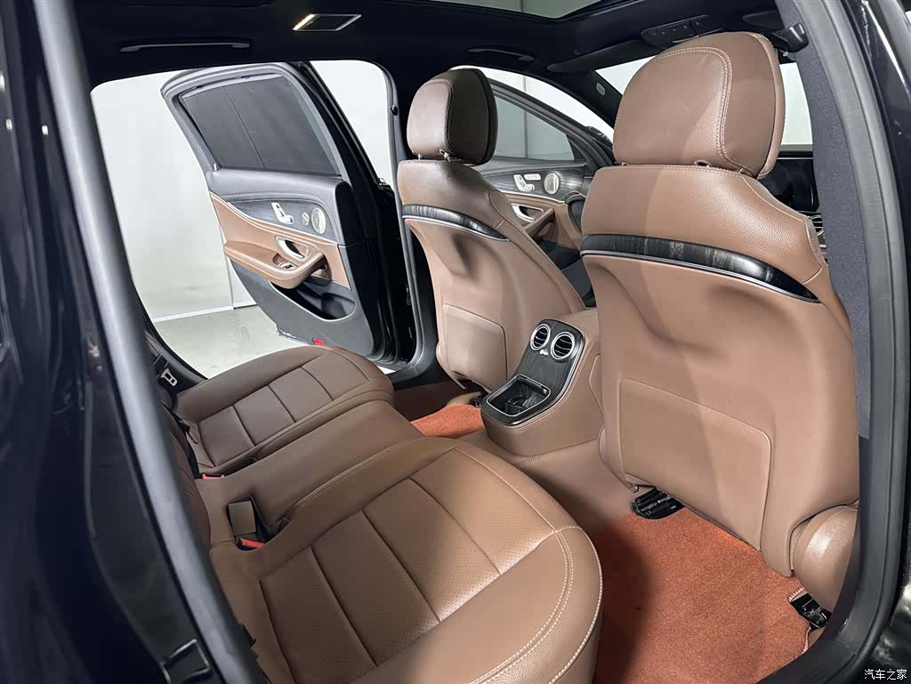 Mercedes-Benz E-Class, 2023 10