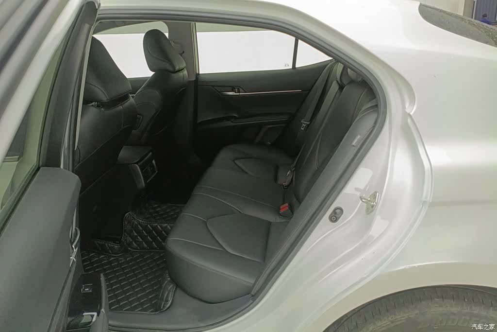 Toyota Camry, 2020 11