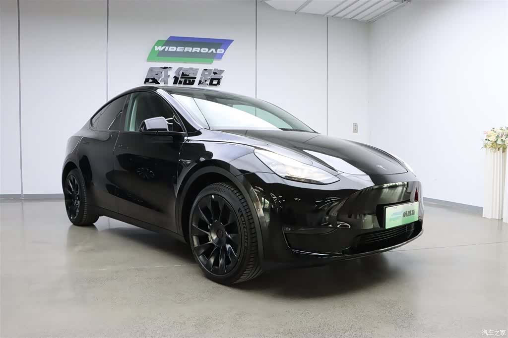 Tesla Model Y, 2022 3