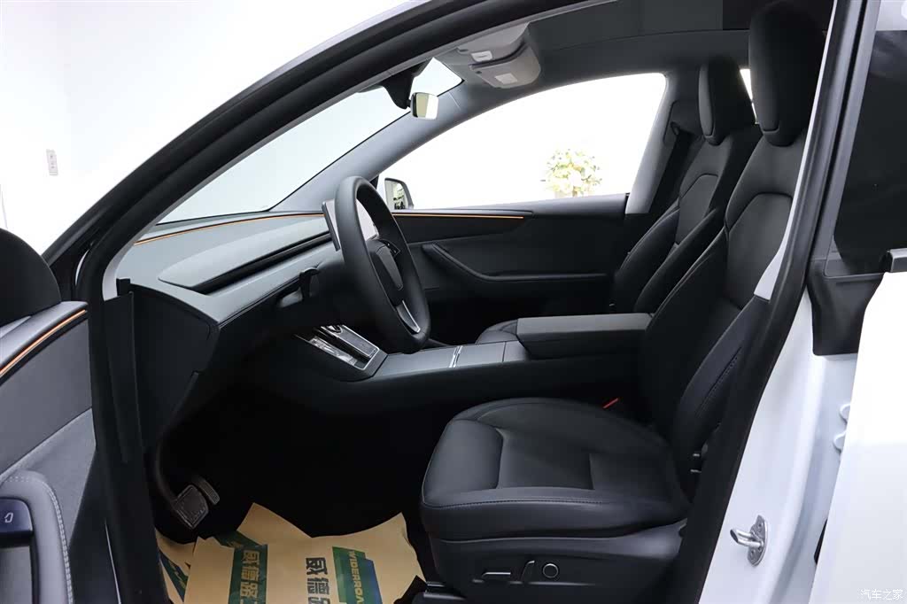 Tesla Model Y, 2026 11