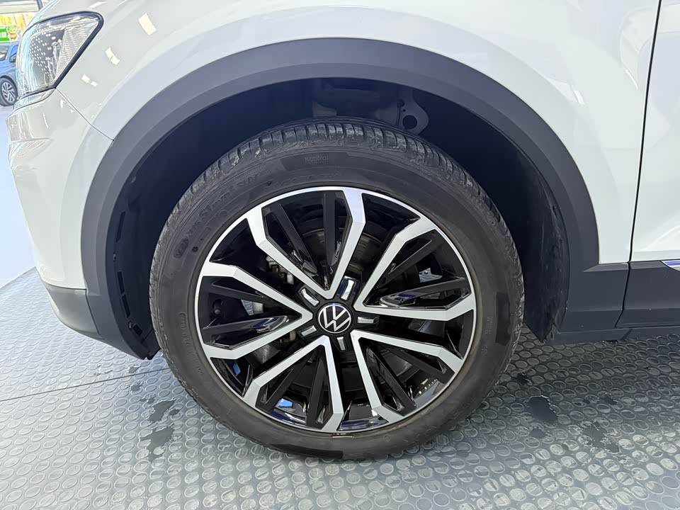 Volkswagen T-ROC exploring Songs