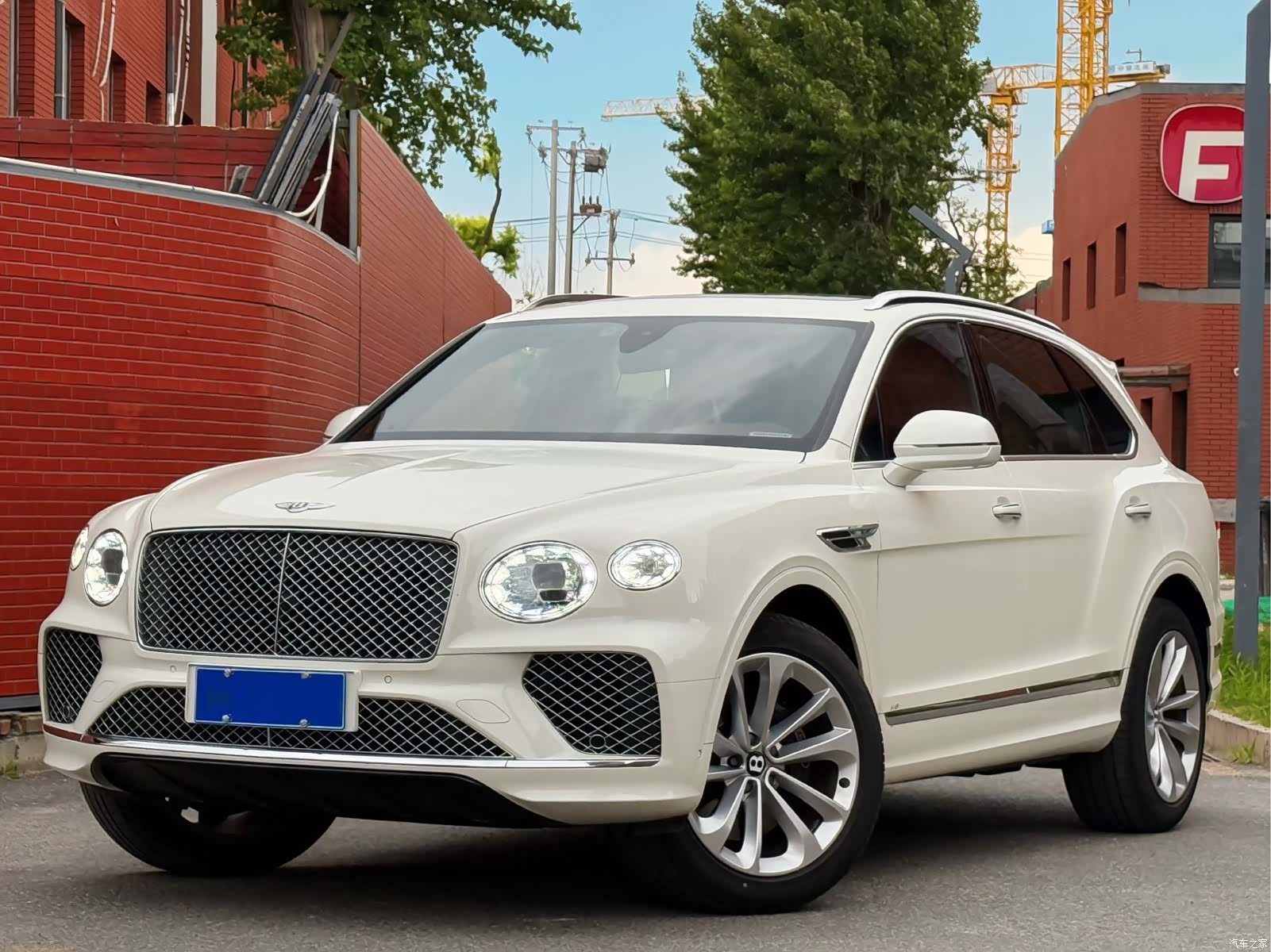 Bentley Bentayga, 2021 3