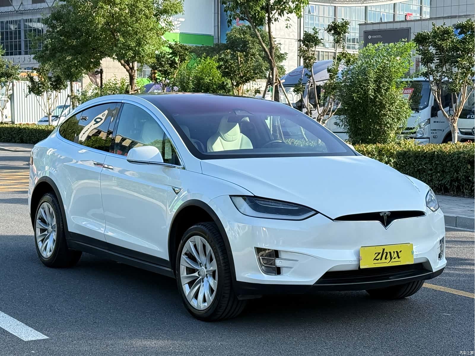 Tesla Model X, 2017 19
