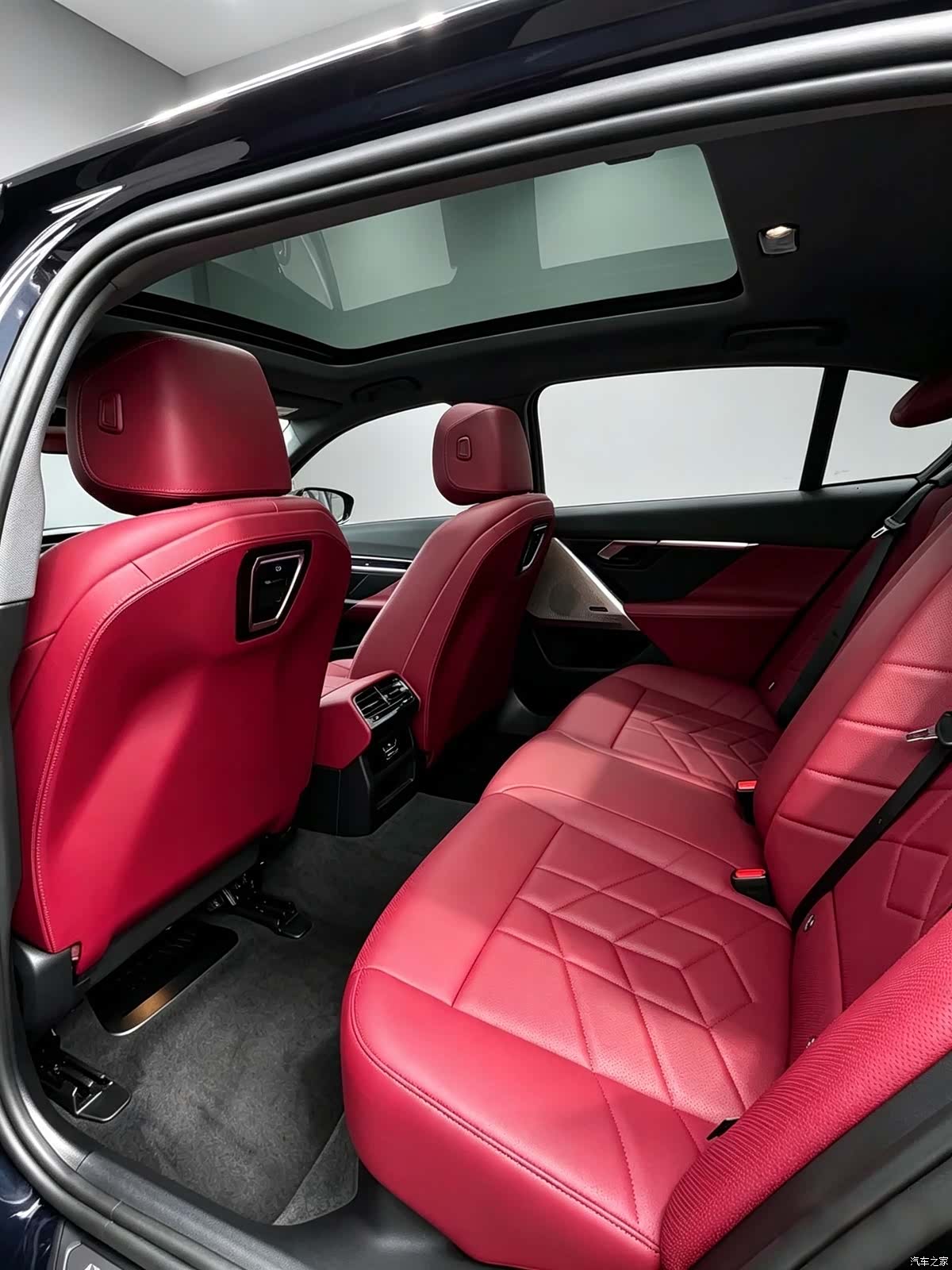 BMW 5 Series, 2025 4
