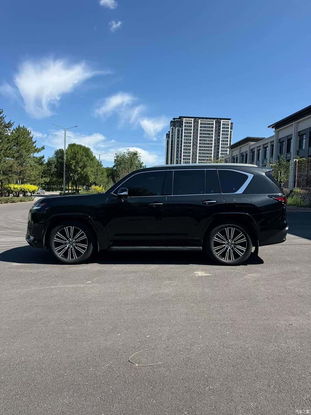 Lexus LX, 2025 3