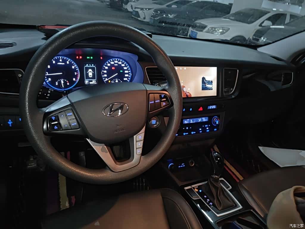 Hyundai GLS, 2015 10
