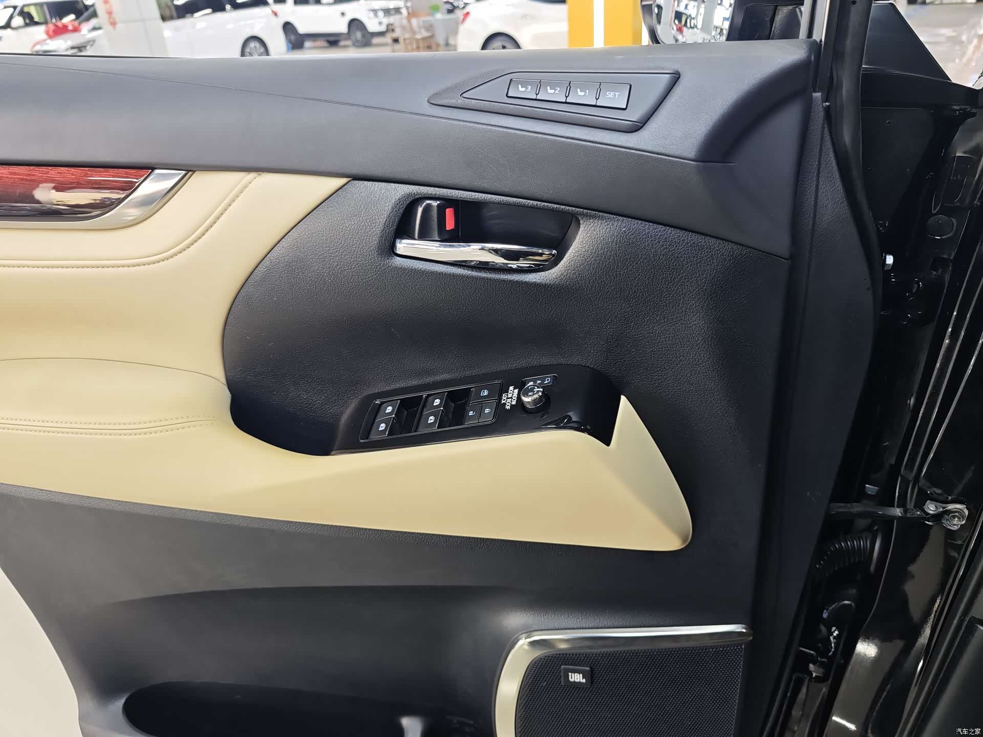 Toyota Alphard, 2017 16