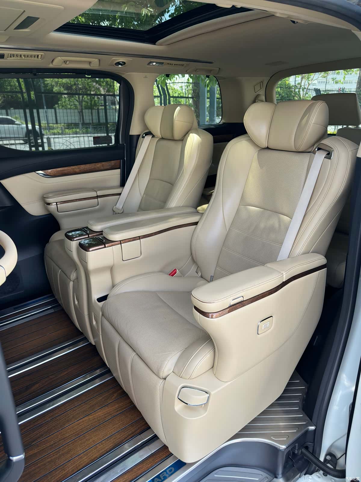 Toyota Alphard, 2017 16