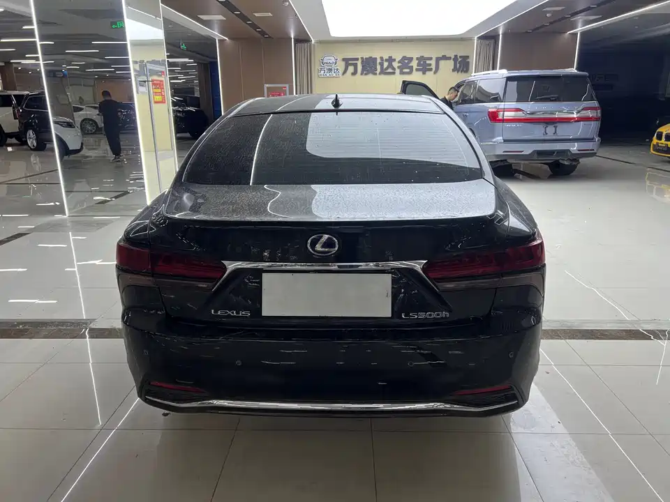 Lexus LS