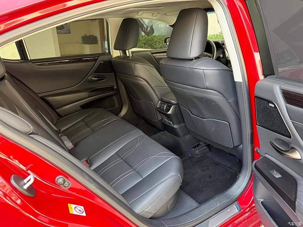 Lexus ES, 2019 9