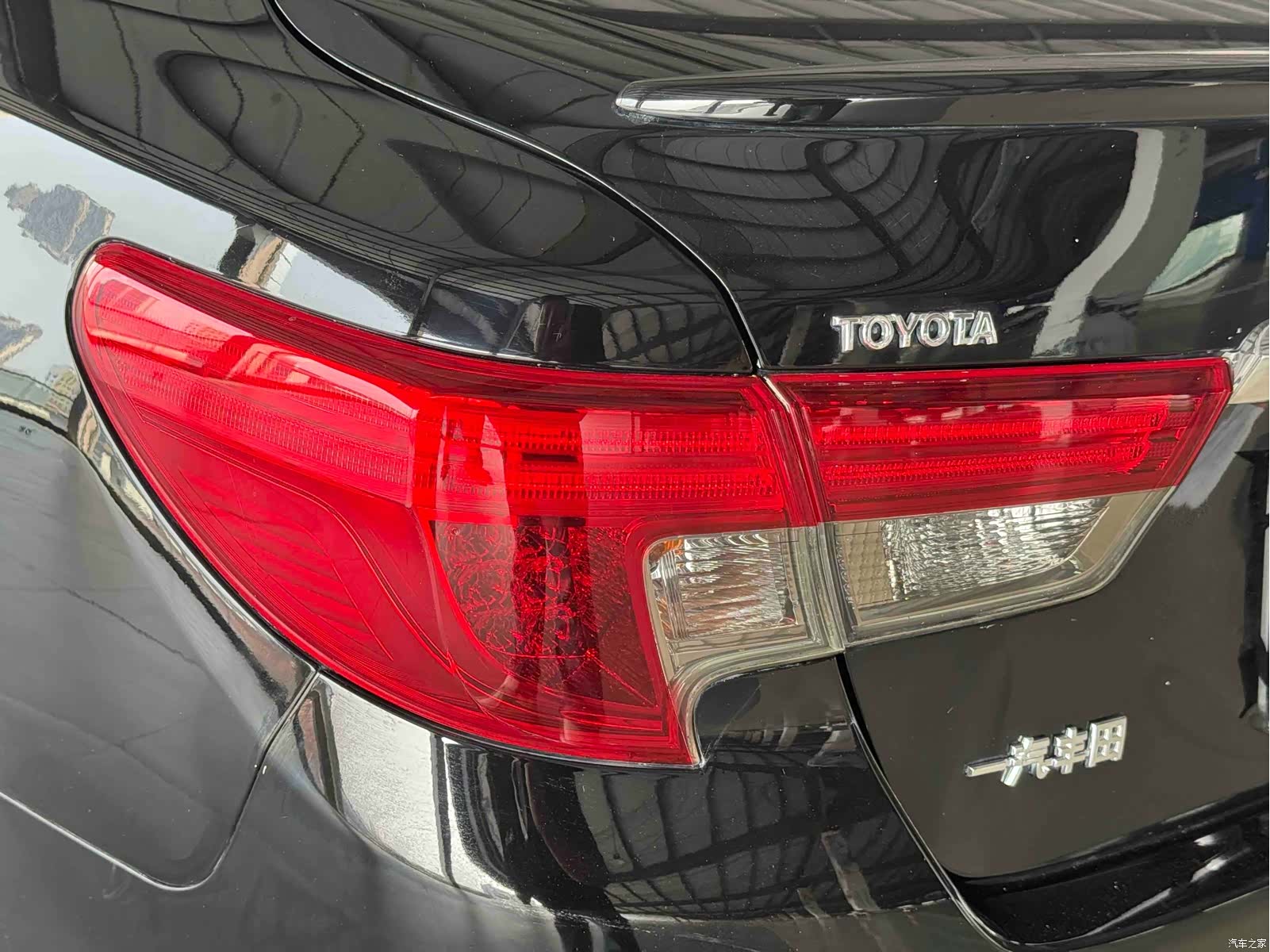 Toyota 2.5V, 2015 17