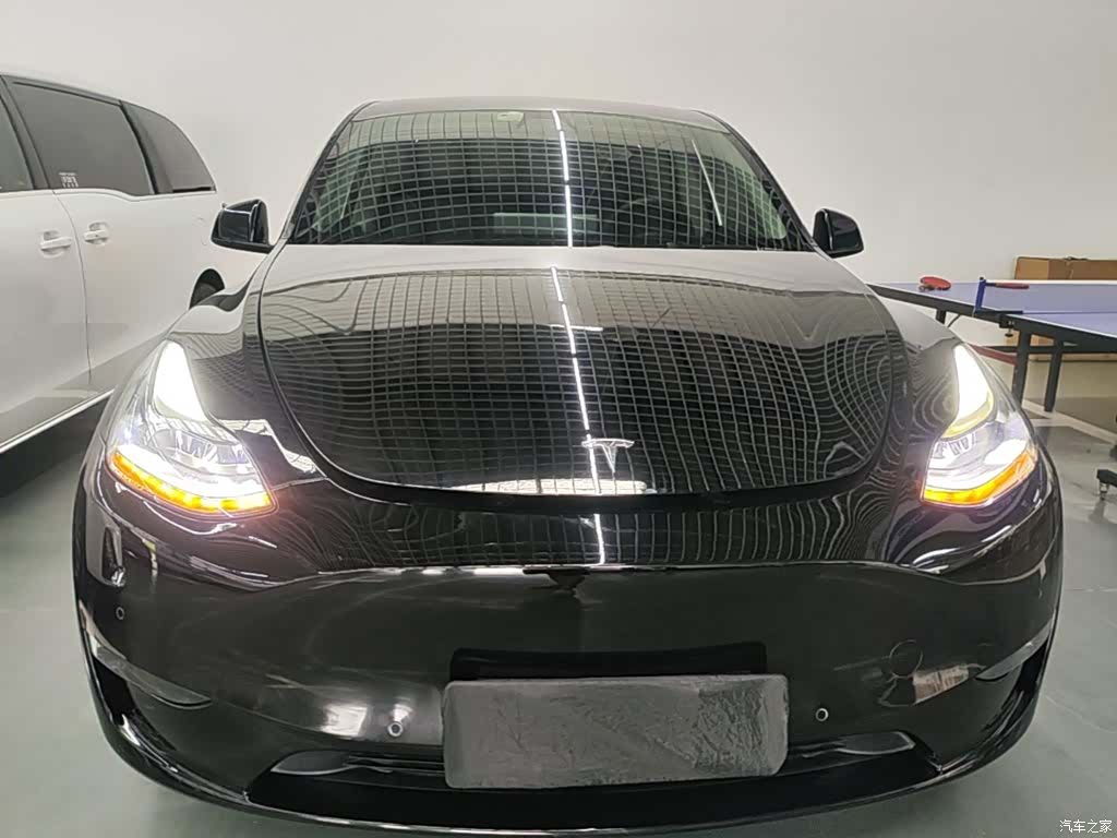 Tesla Model Y, 2021 3