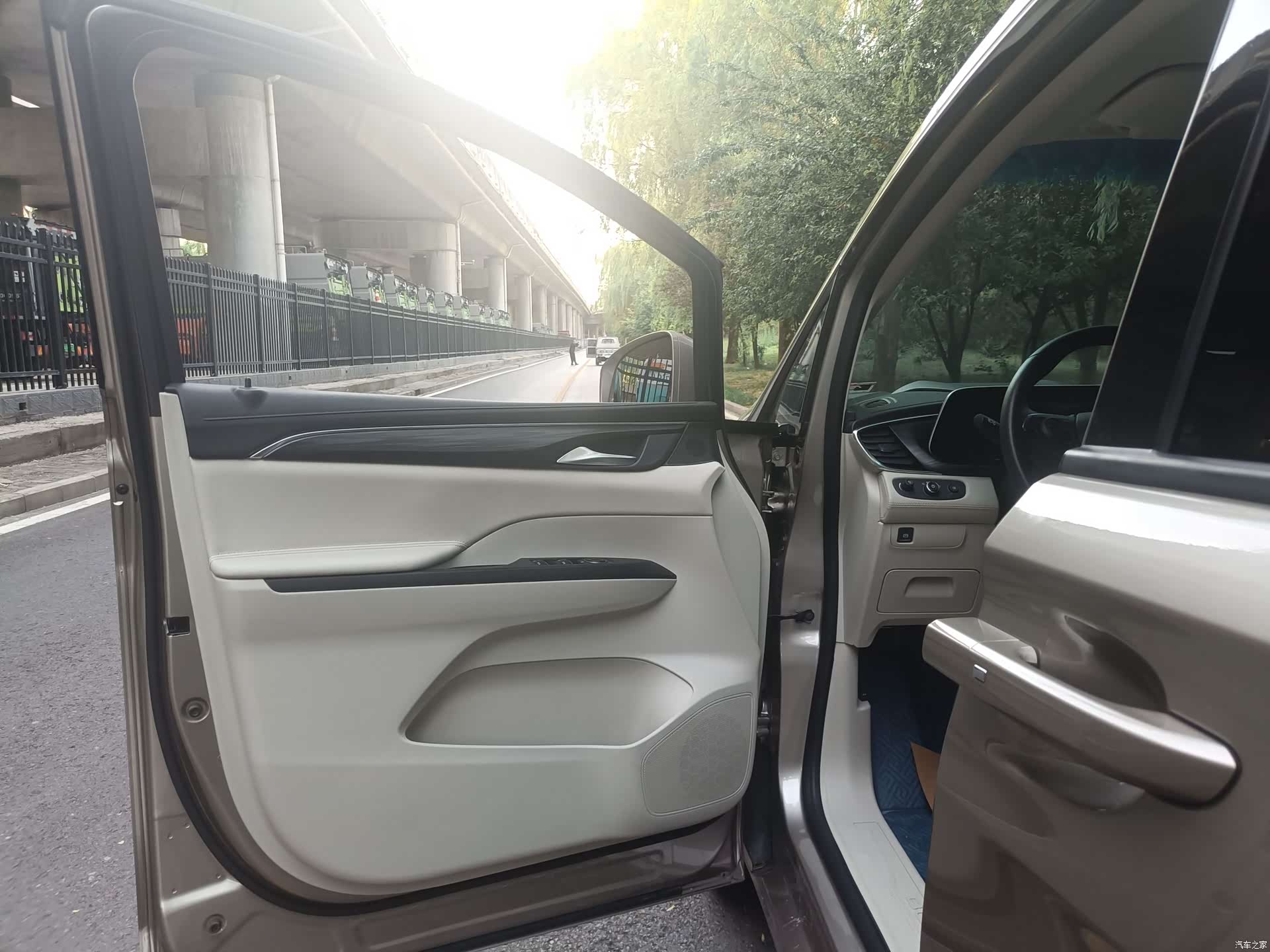 Buick GL8, 2023 4