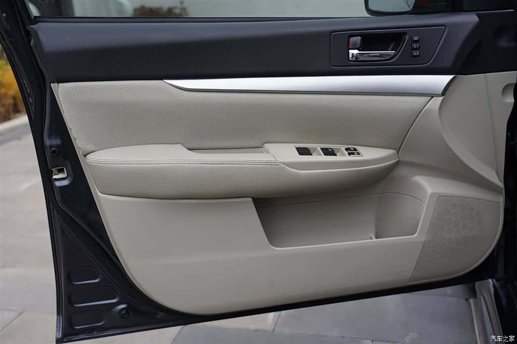 Subaru Legacy, 2011 17